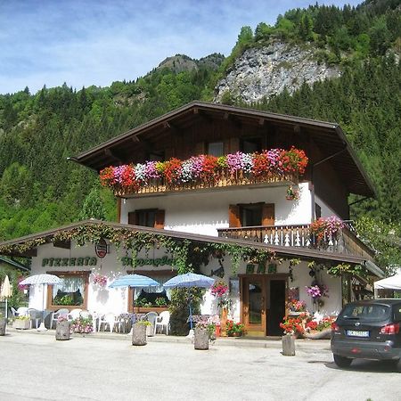 Affittacamere Pizzeria Marmolada Rocca Pietore Buitenkant foto